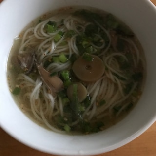 アワビつゆでネギとすりごまのピリ辛にゅうめん